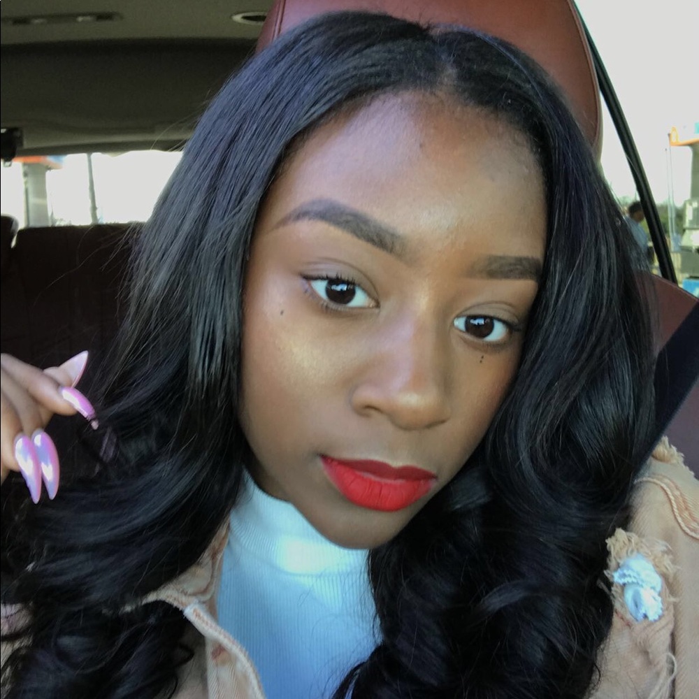 Meet your Posher, Teyoni